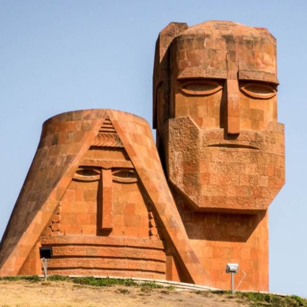 Armenia - Arzach - Denkmal - GSA - Gesellschaft Schweiz-Armenien Armenia - Arzach - Denkmal - GSA - Gesellschaft Schweiz-Armenien